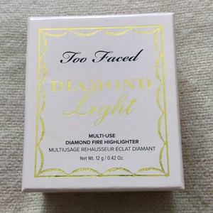 Too Faced Diamond Light Highlighter in Diamond Fire